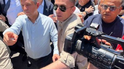 CHP’deki ’mutlak butlan’ krizinin ardından İzmir’de partililerle buluşan Özgür Özel,