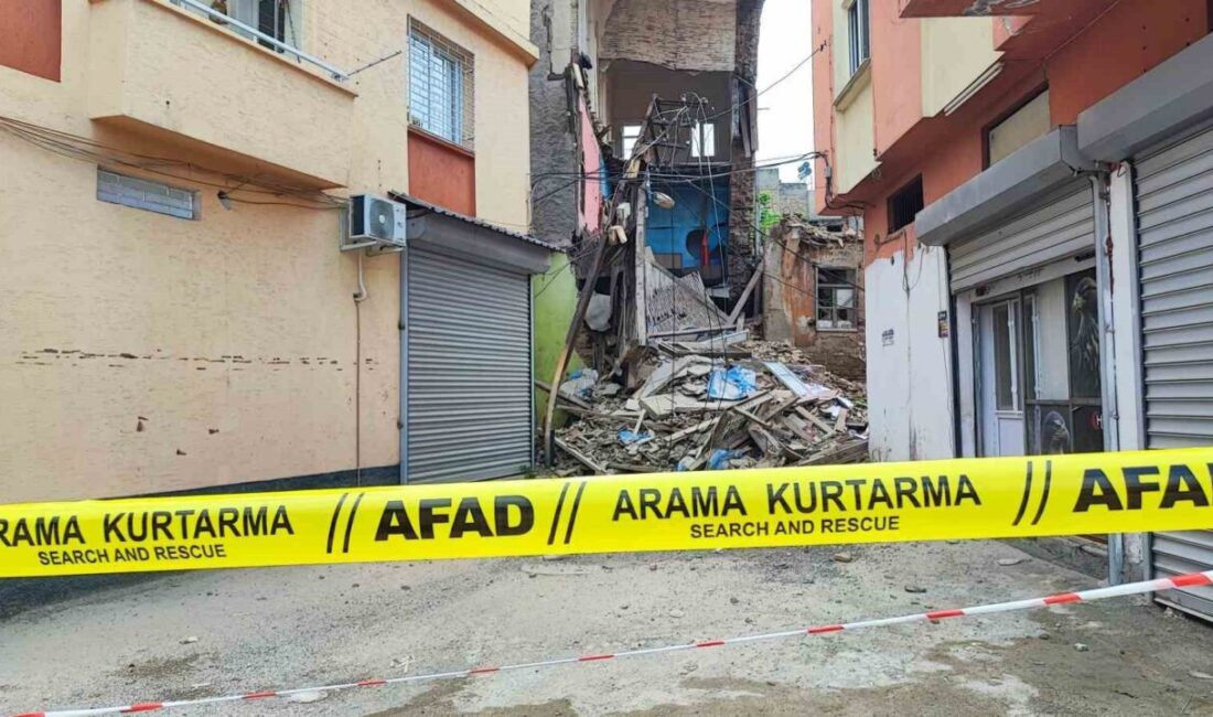 Adana’da uzun süredir kullanılmadığı öğrenilen 3 katlı metruk binanın bir