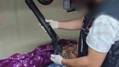 Sakarya’nın Erenler ilçesinde narkotik polisinin bir eve düzenlediği operasyonda kilolarca