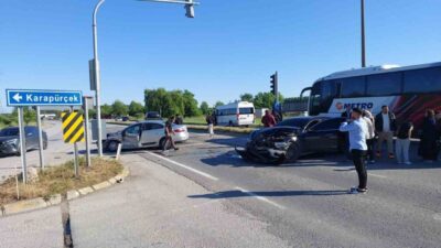 Sakarya’nın Akyazı ilçesinde dün 6 kişinin yaralandığı kavşakta bugün bir