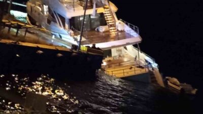 Sinop’ta iskelede demirli bulunan yabancı bayraklı lüks yat, su alarak