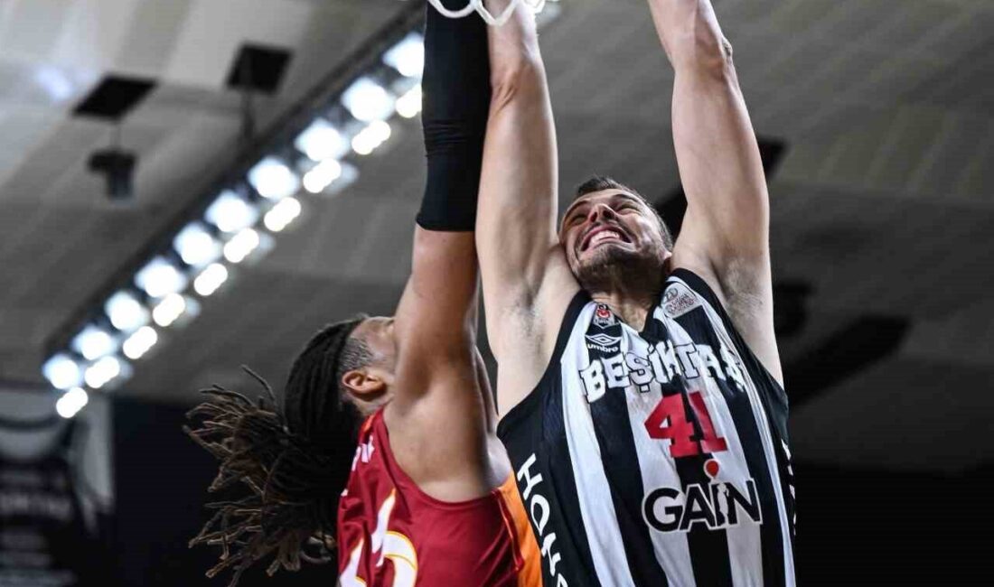 Türkiye Sigorta Basketbol Süper Ligi play-off çeyrek finali 3. maçında