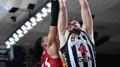 Türkiye Sigorta Basketbol Süper Ligi play-off çeyrek finali 3. maçında