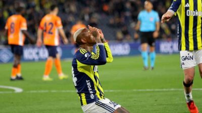 Fenerbahçe’nin Brezilyalı futbolcusu Anderson Talisca, RAMS Başakşehir karşısında hat-trick yaparken,