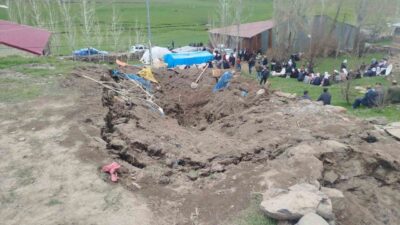 Erzurum’un Tekman ilçesinde çöken ahırın enkazında kalan kadın hayatını kaybetti.