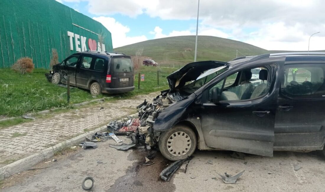 Erzurum’un Tekman ilçesinde meydana gelen trafik kazasında 6 kişi yaralandı.