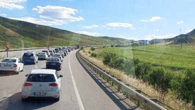 Bayram tatilini memleketleri Trabzon’da geçiren vatandaşların batı metropollerine dönüş yolculuğu