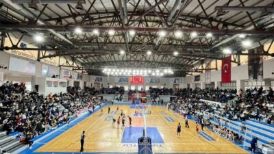 TKBL Play-Off yarı final ilk maçında Turgutlu Belediyespor, taraftarının müthiş