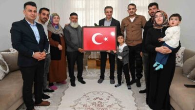 Erzurum Valisi Aydın Baruş, Şehit Polis Memuru Yakup Sürücü’nün ailesini,