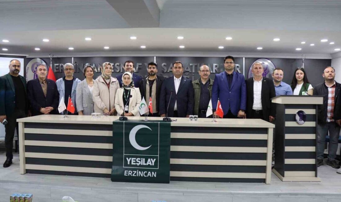 Yeşilay Erzincan Şubesi genel kurulunda Bilal Selçuk yeniden başkanlığa seçildi.