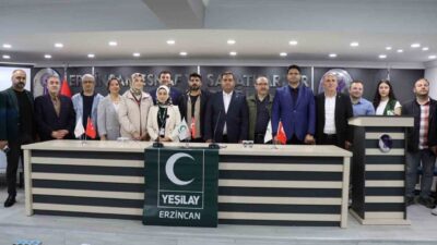 Yeşilay Erzincan Şubesi genel kurulunda Bilal Selçuk yeniden başkanlığa seçildi.