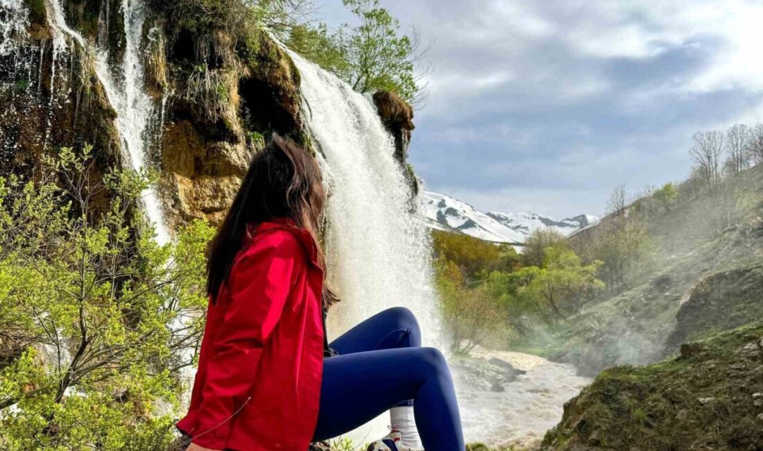 Erzincan’ın Tercan ilçesine bağlı Konarlı köyü yakınlarında bulunan Konarlı Şelalesi,