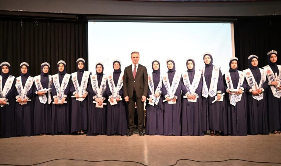 Palandöken Müftülüğüne bağlı Yenişehir Yatılı Kız Kur’ân Kursunda eğitimlerini başarıyla