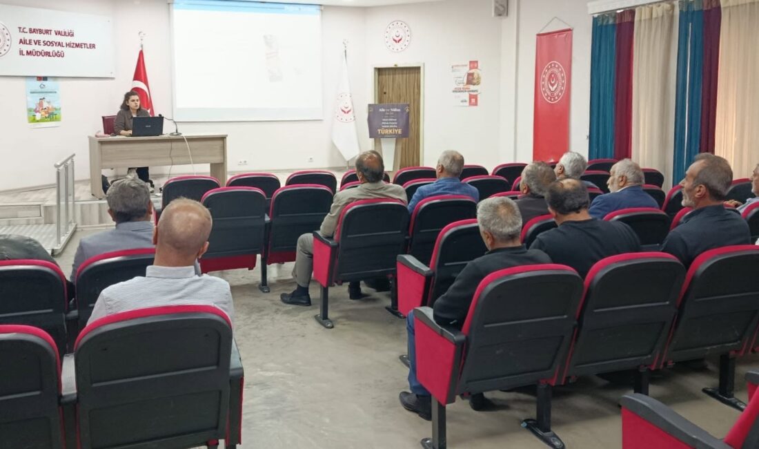 Bayburt’ta muhtarlara sosyal hizmetler anlatıldı