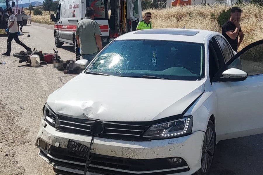 Amasya’da bir köyde otomobille çarpışan motosikletin yaşlı sürücüsü olay yerinde