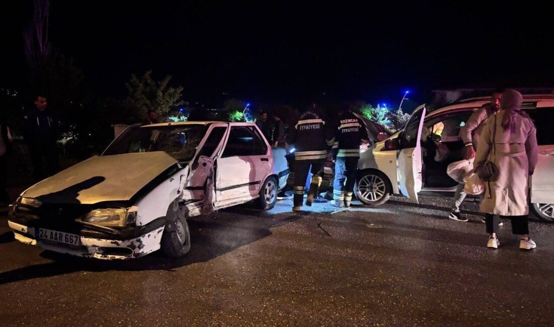 Erzincan-Gümüşhane karayolunda iki aracın çarpışması sonucu meydana gelen trafik kazasında