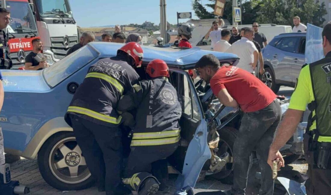 Kocaeli’nin Darıca ilçesinde ardı ardına şerit değiştiren sürücünün direksiyon hakimiyetini