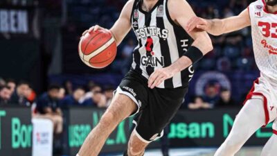 Basketbol Erkekler Süper Ligi yarı final üçüncü maçında Bahçeşehir Koleji,