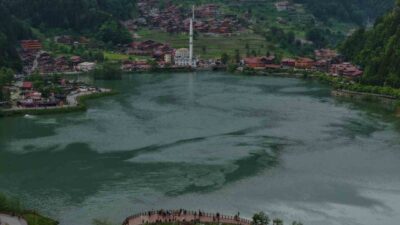 Trabzon Büyükşehir Belediye Başkanı Ahmet Metin Genç, Uzungöl’ün Arap turistlere