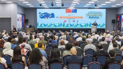 Mersin’de düzenlenen Sivil Katılım Zirvesinde konuşan Mersin Büyükşehir Belediye Başkanı