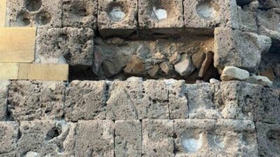 Bayburt Kent Konseyi, tarihi Bayburt Kalesi’nin giriş kapısındaki duvarlarda yer