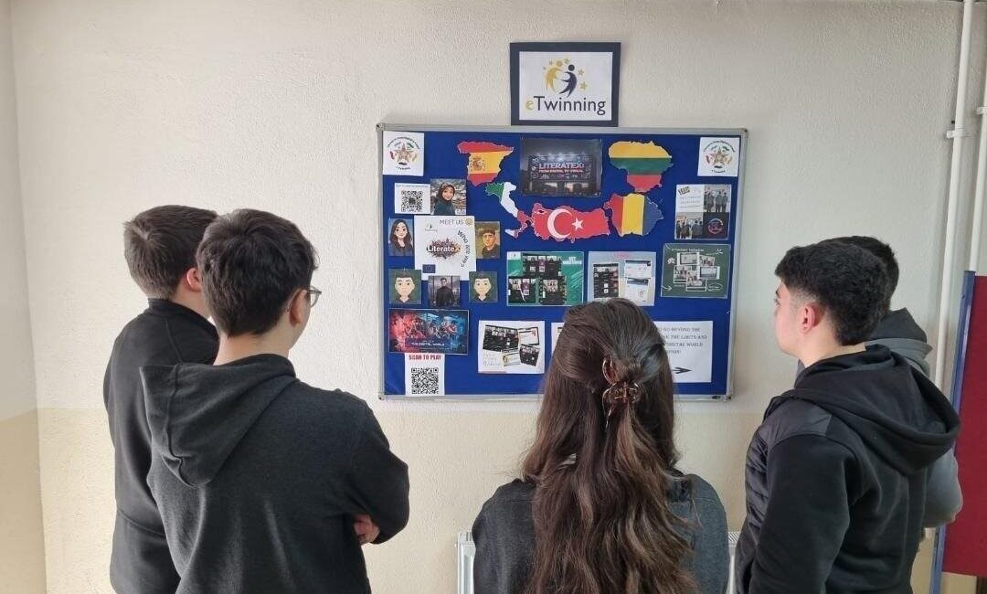 Bayburt Lisesinde yürütülen uluslararası çalışmayla öğrenciler, suyun bilinçli kullanımı, çevre