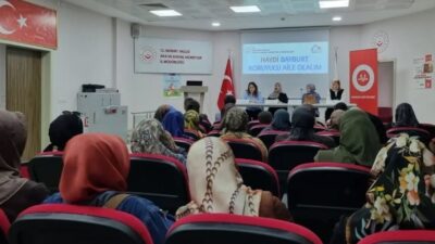 Bayburt’ta Koruyucu Aile Günü etkinlikleri kapsamında düzenlenen panelde, koruyucu aileliğin