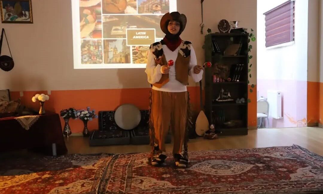 Bayburt Kız Anadolu İmam Hatip Lisesi yabancı dil öğrencileri tarafından