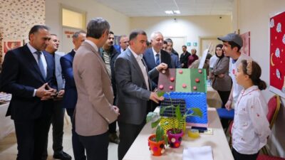 Bayburt Özel Eğitim Meslek Okulu öğrencileri tarafından hazırlanan bilim fuarında,