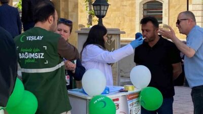 Dünya Tütünsüz Günü kapsamında Cumhuriyet Caddesi’nde açılan stantta, sigara ve