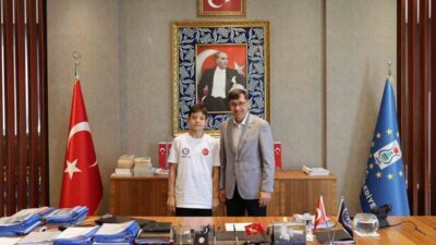 Kütahya İsabet Ortaokulu 7’inci sınıf öğrencisi, Fenerbahçe Spor Kulübü yüzücüsü