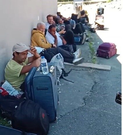 Rize’nin Çayeli ilçesine iş ve çalışma izni vaadiyle getirildiklerini öne