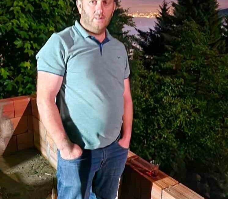 Trabzon’un Arsin ilçesinde dün denizde boğulmak üzere olan oğlunu kurtarmak