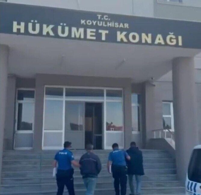 Sivas’ın Koyulhisar ilçesinde göçmen kaçakçılığıyla mücadele kapsamında yürütülen çalışmalarda, iki