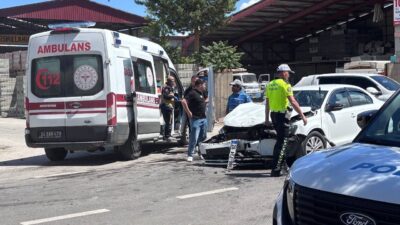 Erzincan’da 3 aracın karıştığı trafik kazasında 1 kişi yaralandı. Kaza