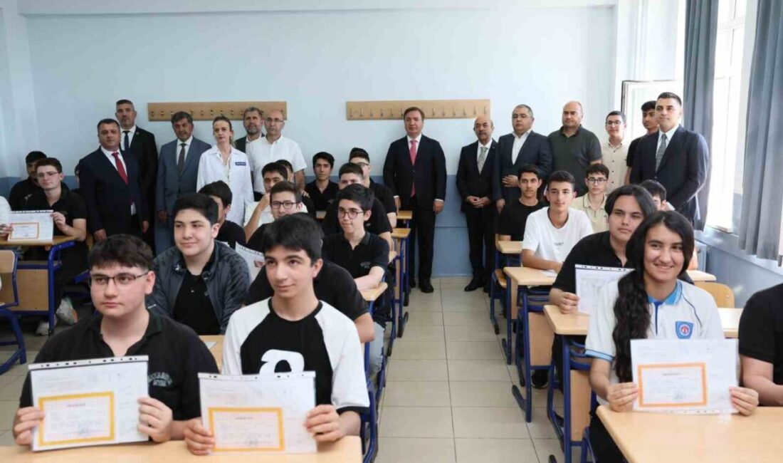 Erzincan’da 2025-2026 eğitim öğretim yılının sona ermesi dolayısıyla düzenlenen karne