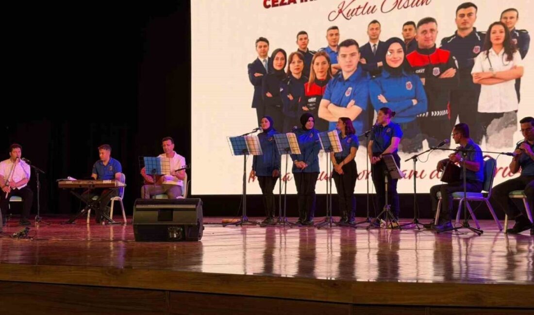 Erzincan’da Ceza İnfaz Personeli Günü dolayısıyla düzenlenen programda, ceza infaz