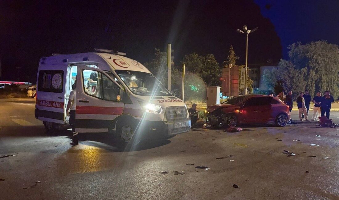 Erzincan’da hafif ticari araç ile otomobilin çarpıştığı trafik kazasında 2