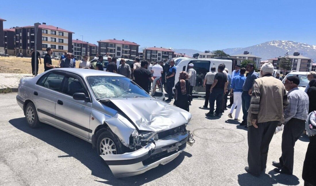 Erzincan’da kamyonet ile otomobilin çarpıştığı trafik kazasında can kaybı ve
