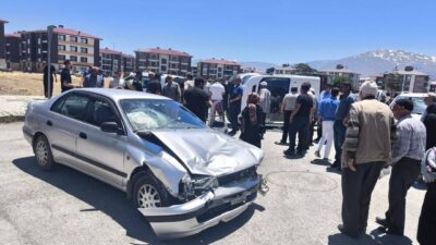 Erzincan’da kamyonet ile otomobilin çarpıştığı trafik kazasında can kaybı ve