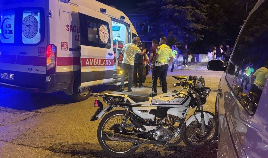 Erzincan’da otomobil ile motosikletin çarpışması sonucu meydana gelen trafik kazasında