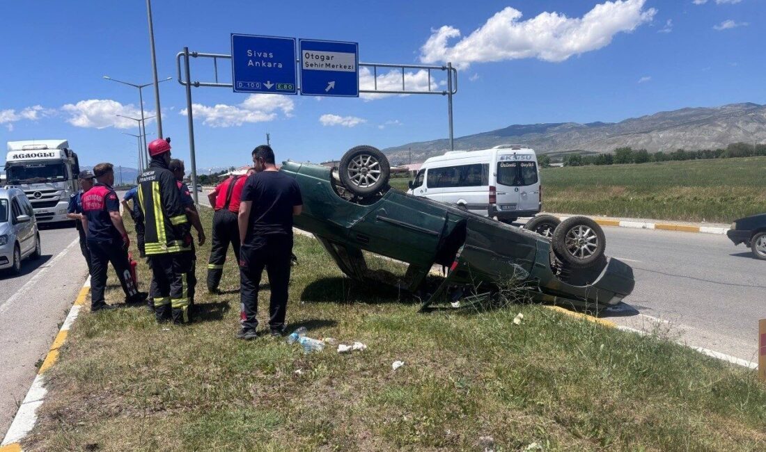 Erzincan’da otogar mevkiinde kontrolden çıkarak takla atan otomobilde bulunan 2