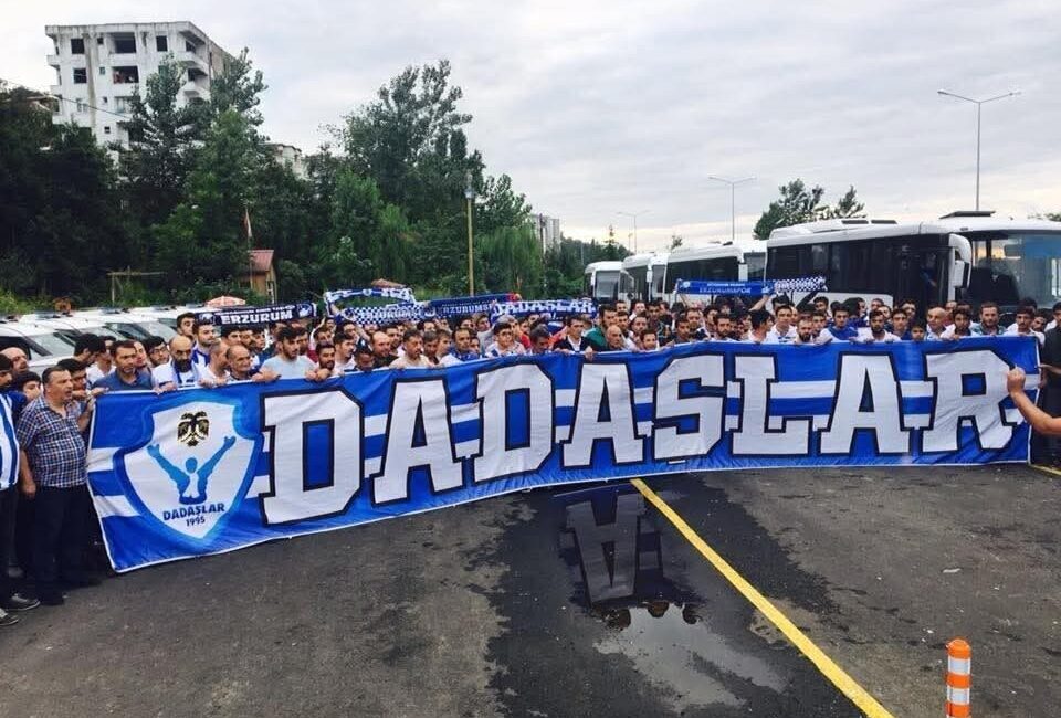 Erzurumspor FK tribünlerinin en köklü taraftar oluşumlarından biri olan Dadaşlar