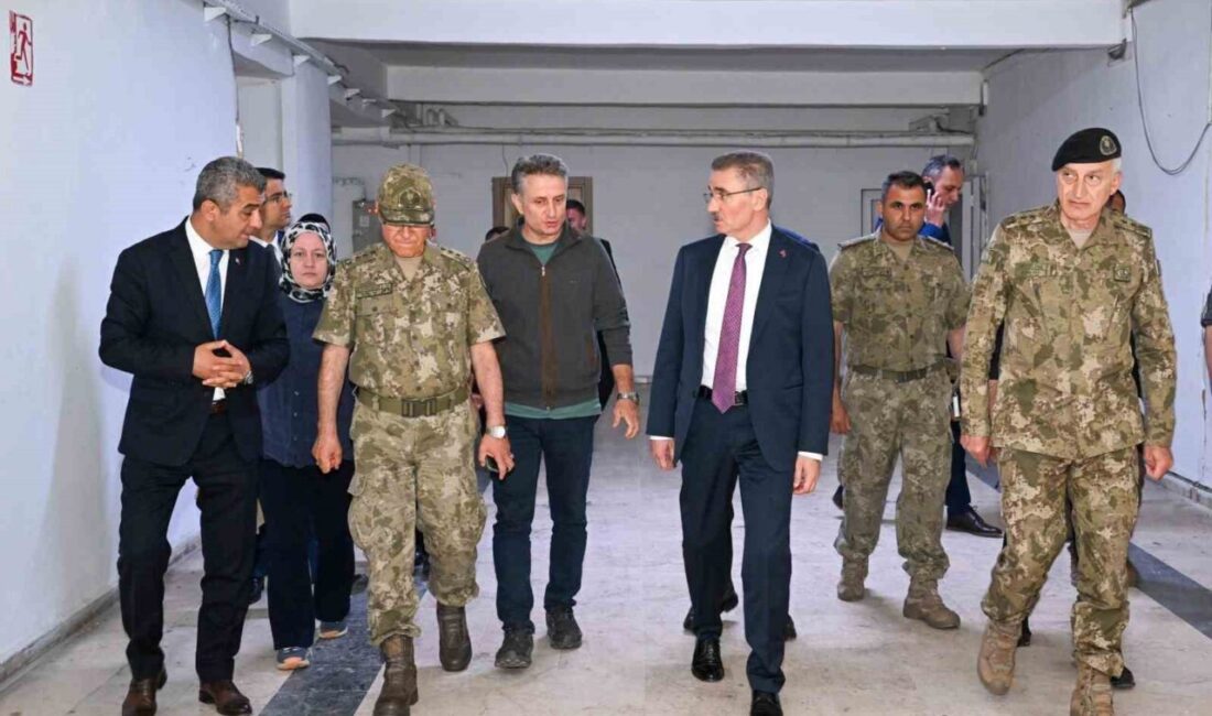Erzurum Valisi Aydın Baruş, Erzurum Lisesi tarafından sınıf ve eğitim