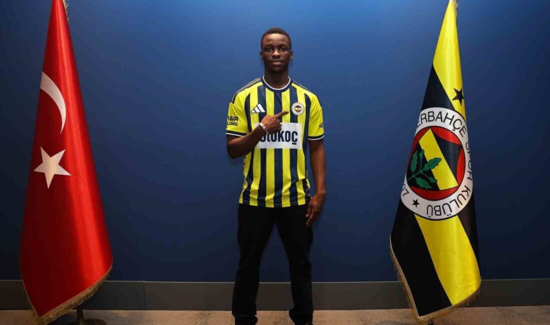 Fenerbahçe, Senegalli genç futbolcu Amara Diouf ile 5 yıllık sözleşme