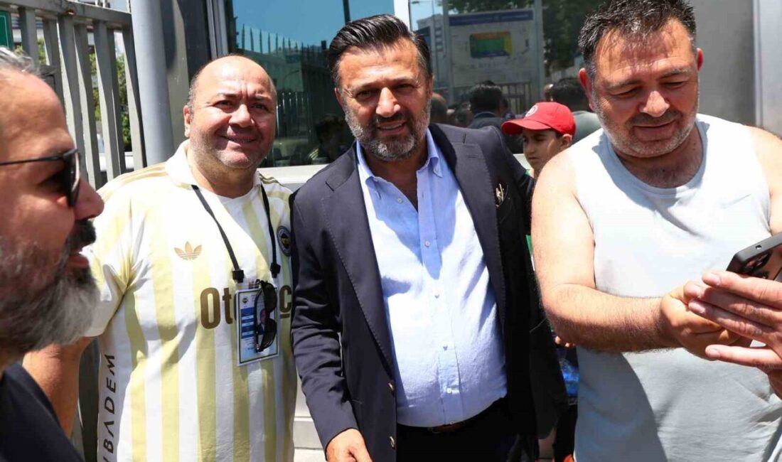Fenerbahçe Olağanüstü Seçimli Genel Kurul Toplantısı’nda eski sporcuların yanı sıra