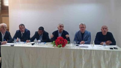 Erzurum Büyükşehir Belediyesi Genel Sekreteri Zafer Aynalı, Tekman’da muhtarlarla bir