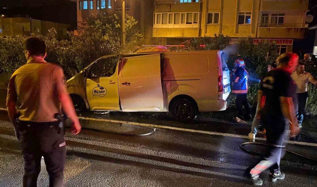 Giresun’un Eynesil ilçesinde seyir halindeyken alev alan otomobil kullanılamaz hale