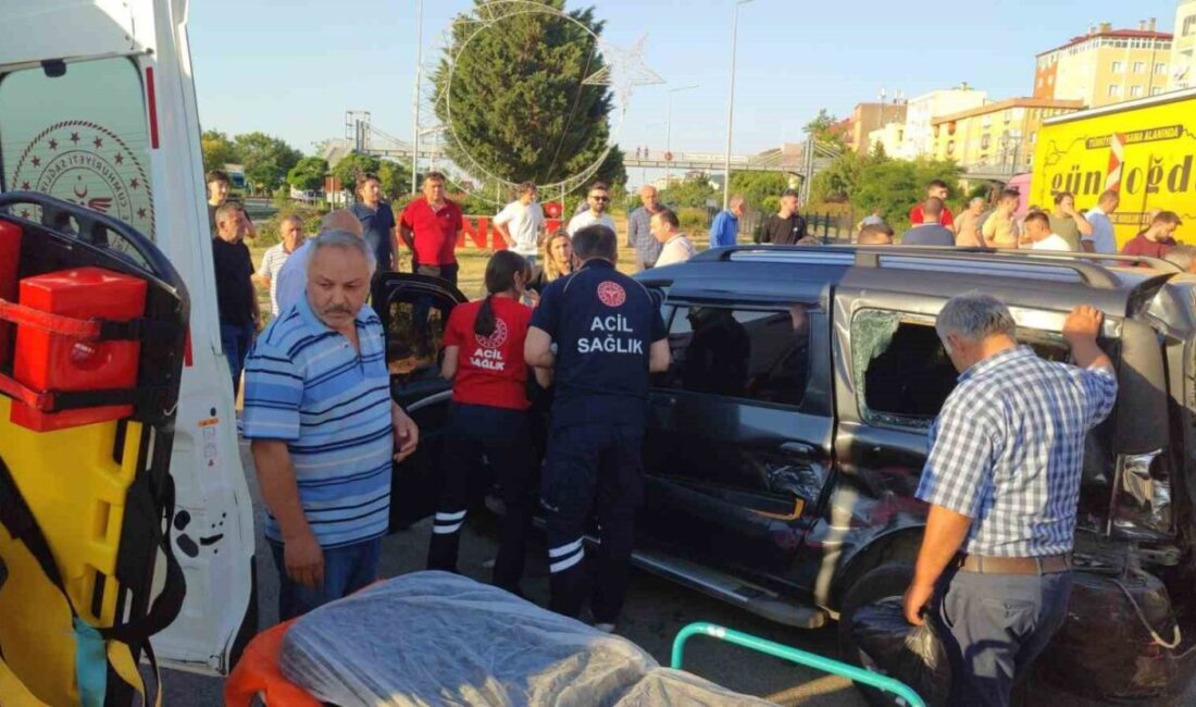 Giresun’un Eynesil ilçesinde iki otomobilin kavşakta çarpışması sonucu meydana gelen
