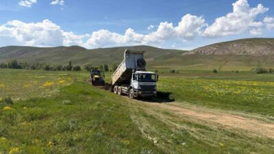 Bayburt’un Demirözü ilçesine bağlı Gökçedere beldesinde, tarım arazilerine ulaşımı kolaylaştırmak
